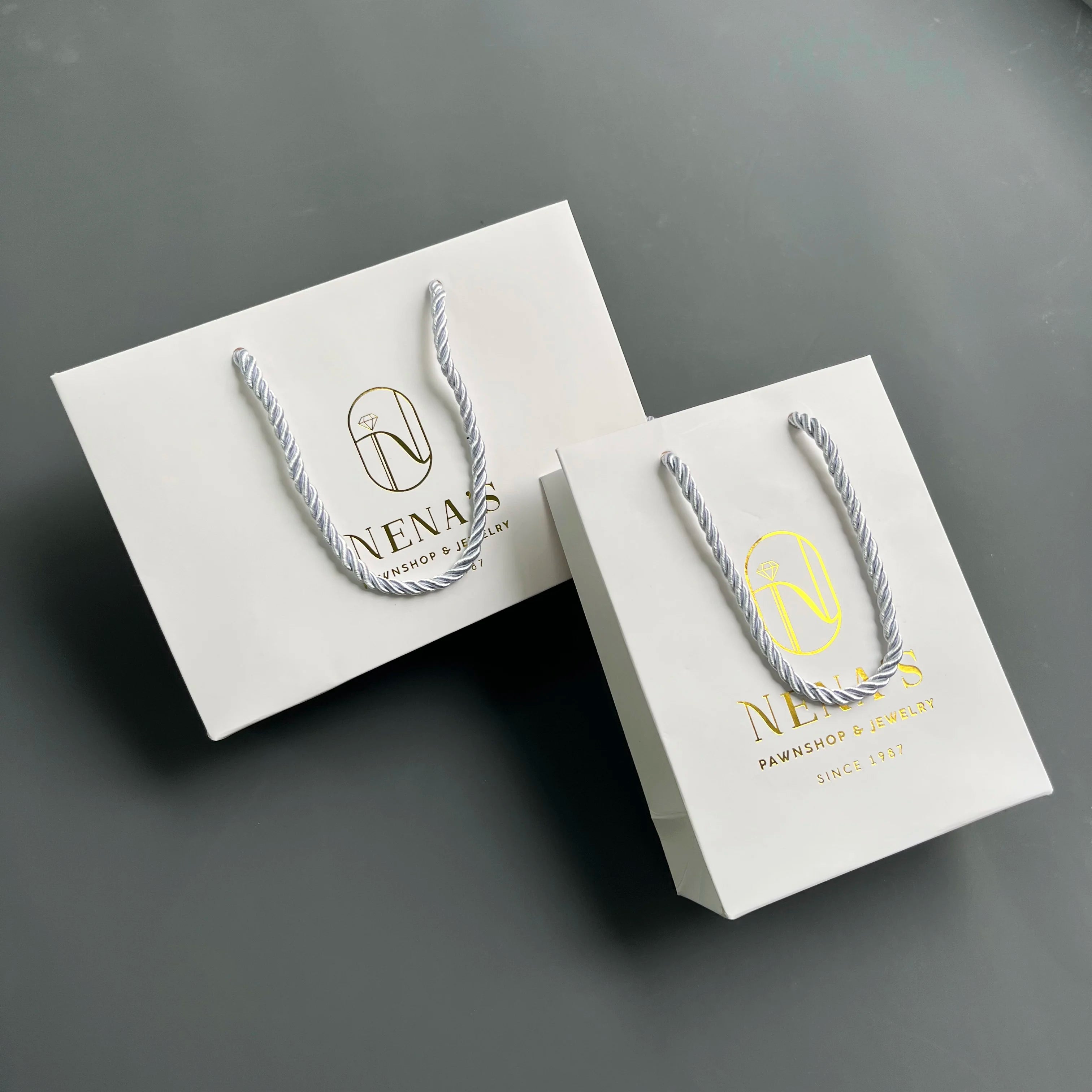 White Custom Luxury Clothes Store Retail Packaging Gift Carry Bags Boutique Shopping Paper Bags with Own Design