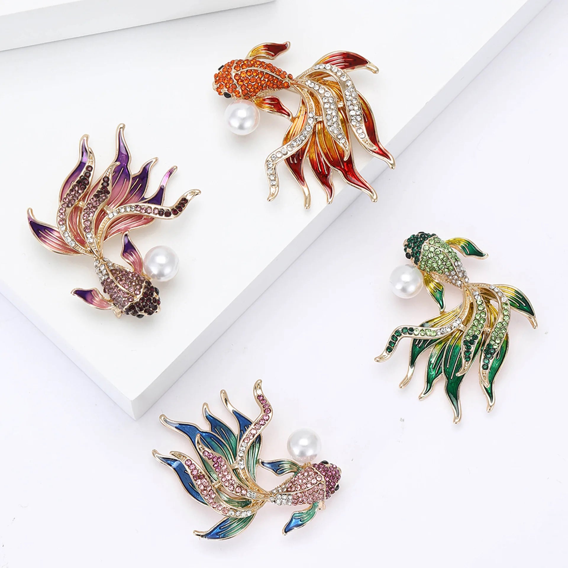 Wholesale New Alloy Diamond Pearl Goldfish Pin Ladies All-Match Clothing Accessory for Ladies Clothing