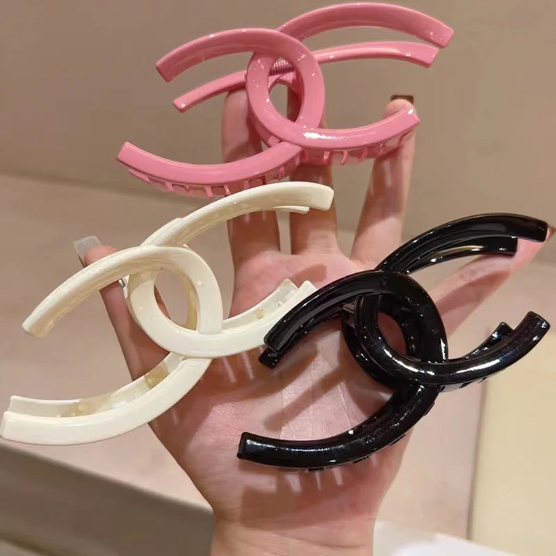 New Arrival 2023 Summer Simple Fashion 11CM Large Hair Claw Clips Women Acrylic Shark Clip for Girls Hair Accessories