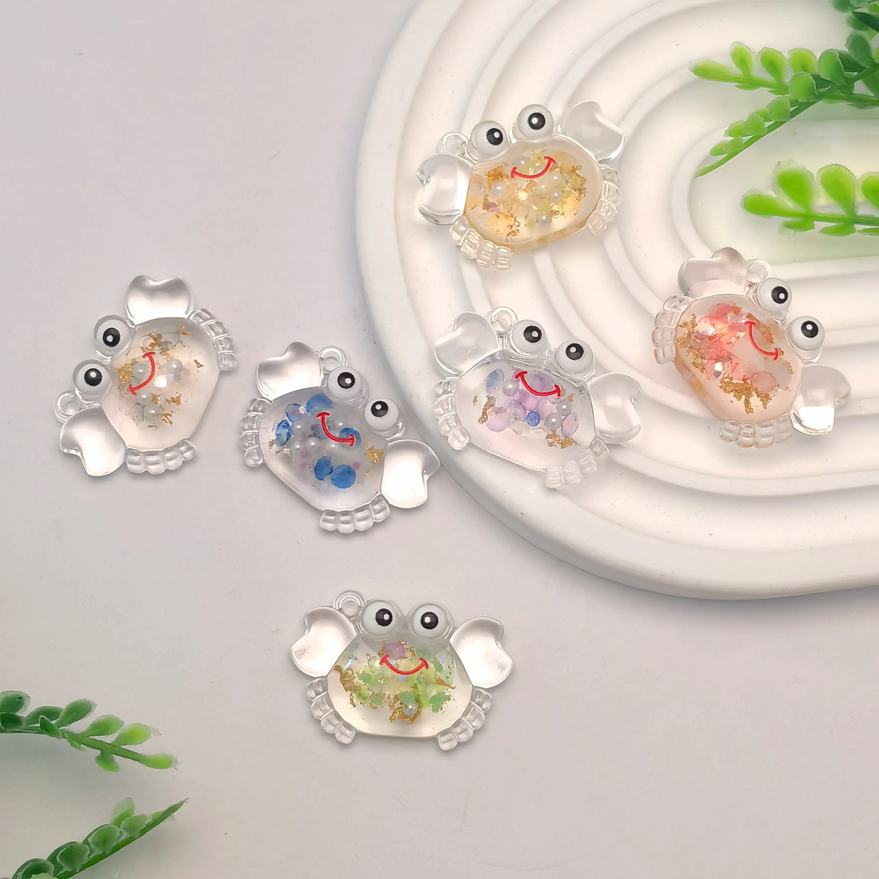 Clear Color Luminous Resin Jellyfish Crab Resin Pendant Beads with Hole for Key Chain Jewelry Pen Dangle Decorations