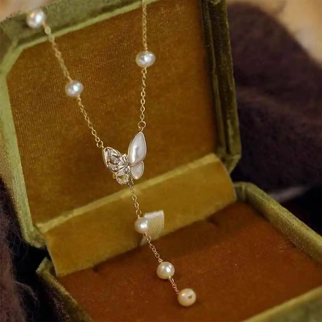 Elegant and Delicate Zircon Shell Butterfly Gypsophila Trendy Gold Plated AAAA Grade 5-6mm Natural Freshwater Pearl Necklace