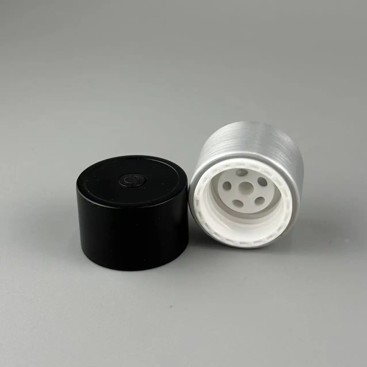 Free Sample 24mm 24/410 Multi-Layer Rotating Dispensing Cap with Top Outflow Hole for Essential Oil.Lotion Cosmetic Bottles