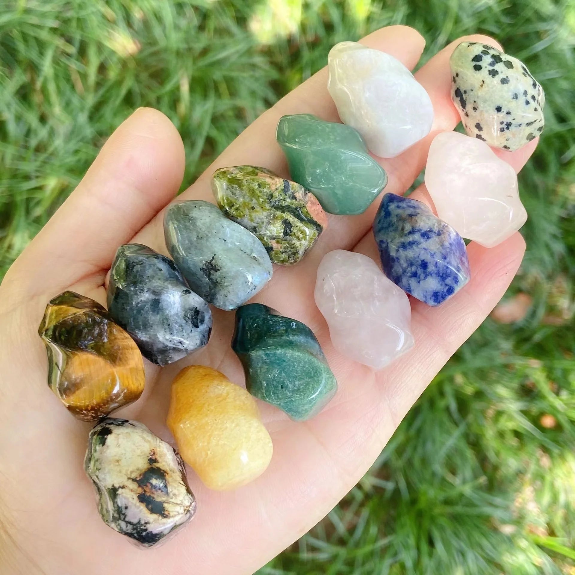 Wholesale Cheap Price 3cm Mini Various Crystal Stone Carved Torch Flame for Decoration