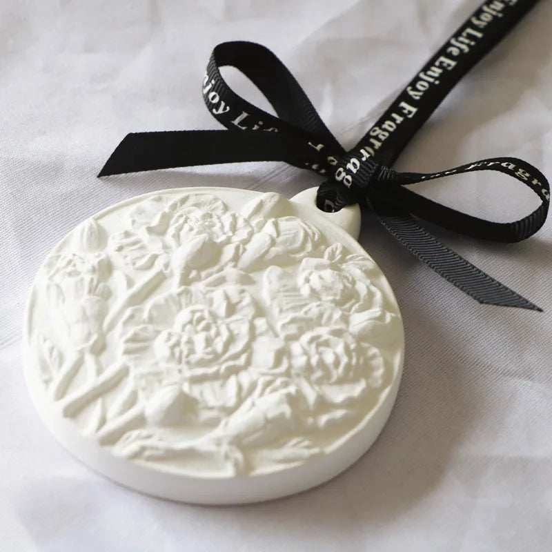 Round Lavender Hanging Car Wardrobe Aroma Air Freshener Scented Ceramic Porcelain Flower Home Fragrance Essential Oil Diffuser