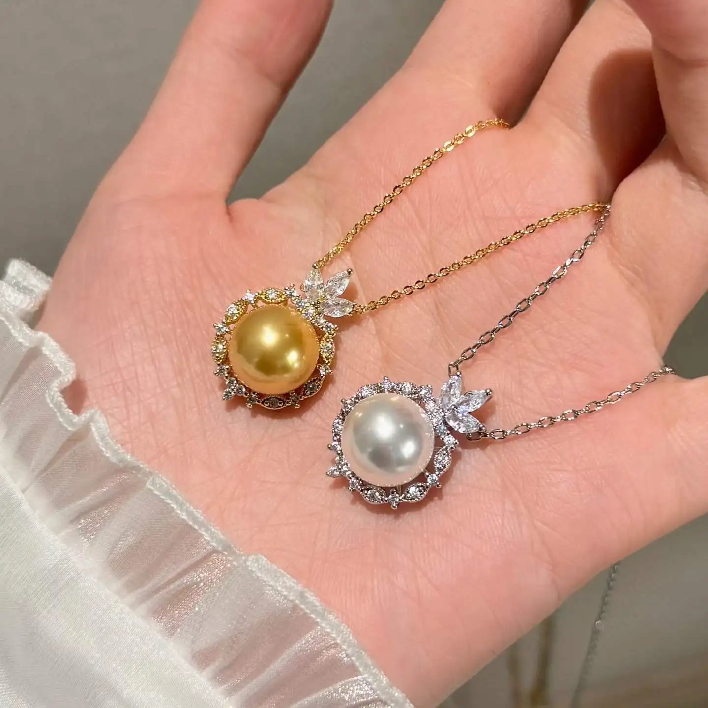 New Rhodium Plated Clover Pendant Necklace with 12mm Imitation Sea Pearl Artificial Crystal Pearl Women's Anniversary Jewelry