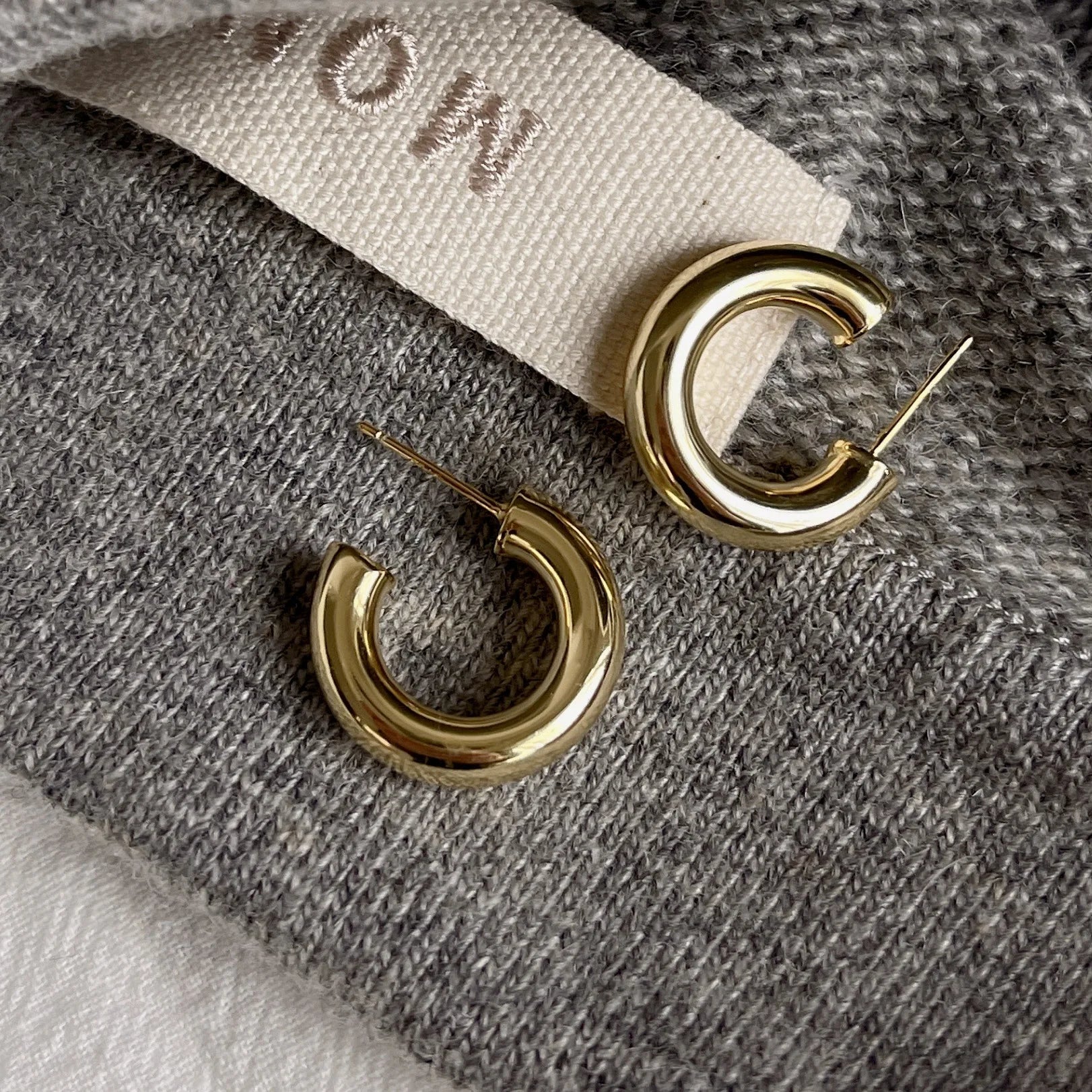 Hypoallergenic 925 Sterling Silver Earrings for Women Chunky Gold Hoop Earrings Minimalist C-Shaped Tube Design