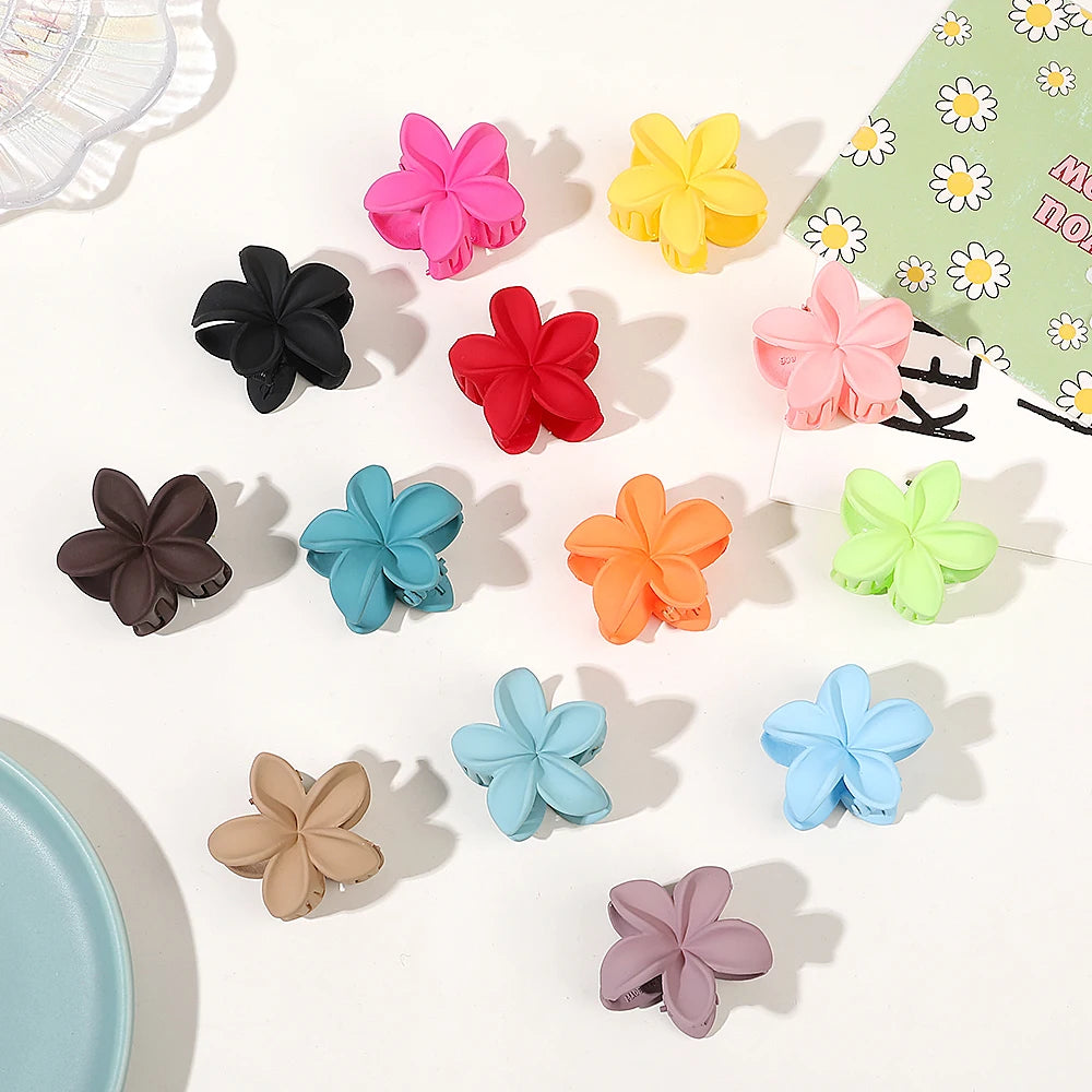 Ins Hot Selling Plastic Matte Flower Hair Claw Clip 3cm Mini Small Size Solid Color Hair Accessories for Girls Kids
