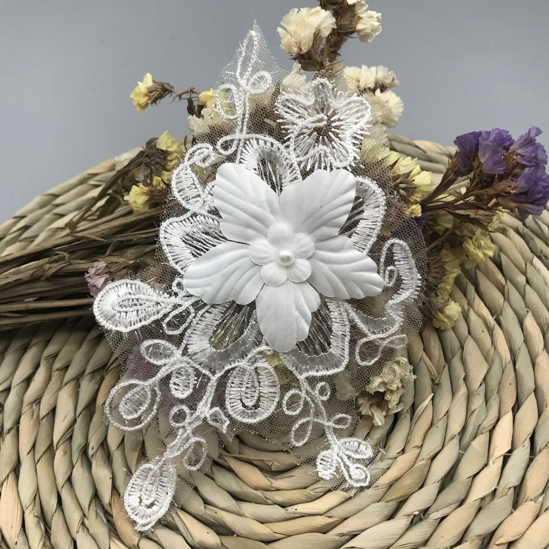 Handmade White Embroidery Beads 3d Applique Lace for Children LT2517A