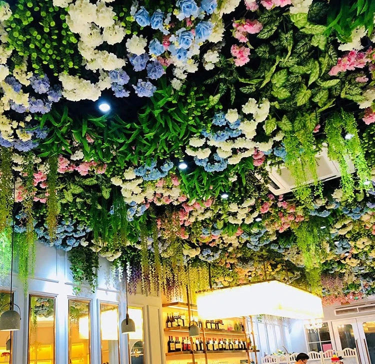 Vv352 New Design Ceiling Hanging Artificial Flowers and Plants Decorative Plant for Wedding Ceiling Coffee Shop Salon Restaurant