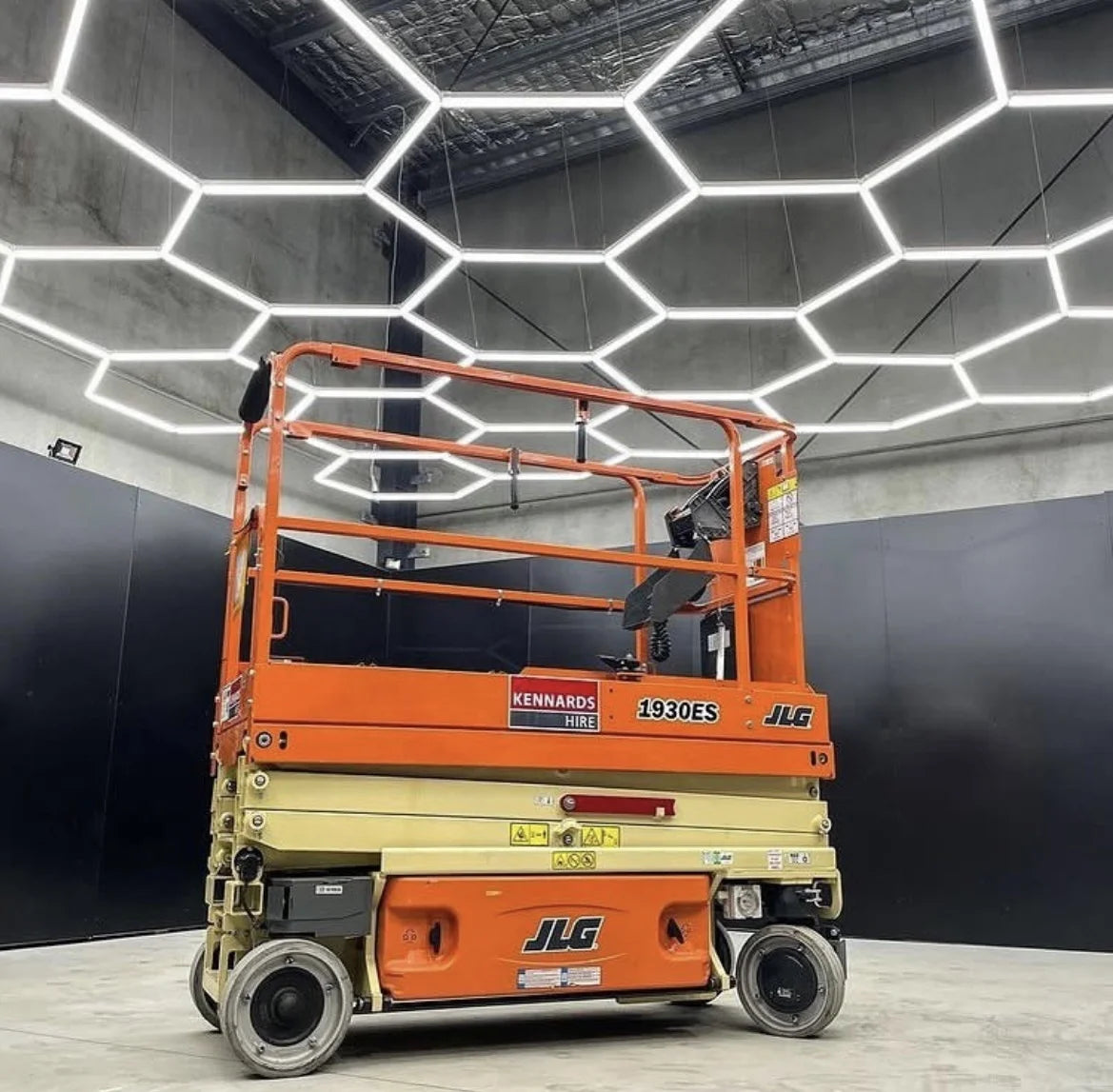 14-Grid LED Hexagon Garage Lighting System Honeycomb Design for Workshop Application