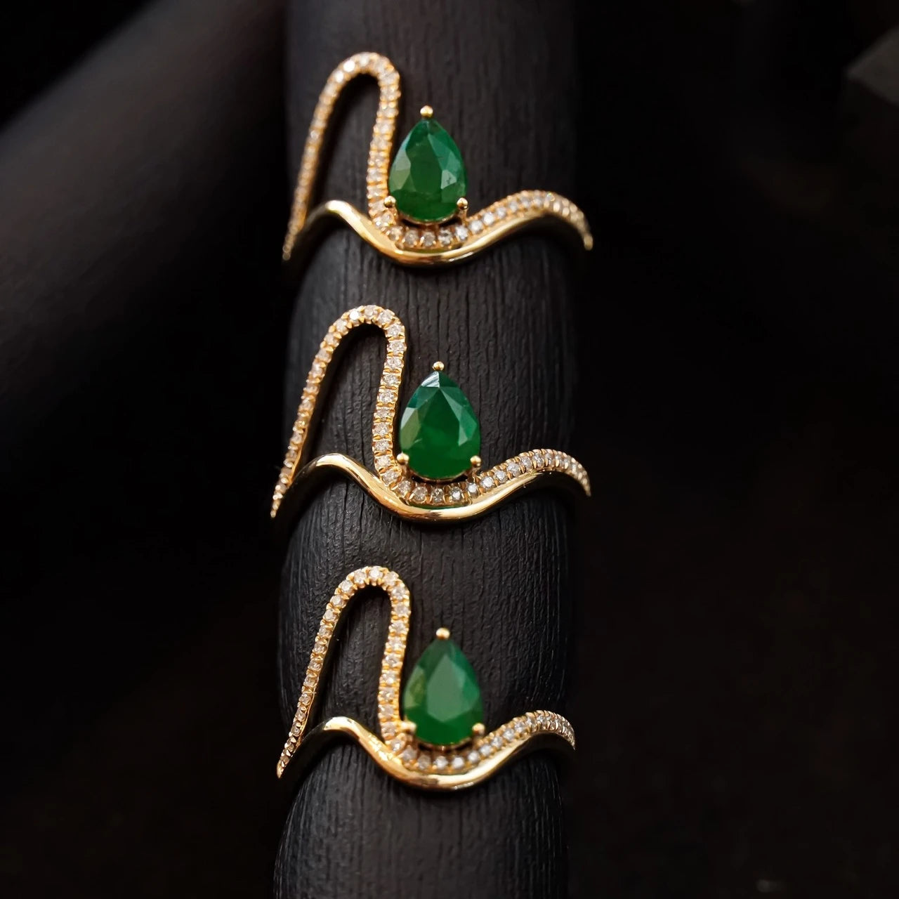 H&F Customizable Elegant Engagement Ring 18K Gold with Natural Emerald and Diamond Pear Cut AU750 AU585 AU375 for Weddings