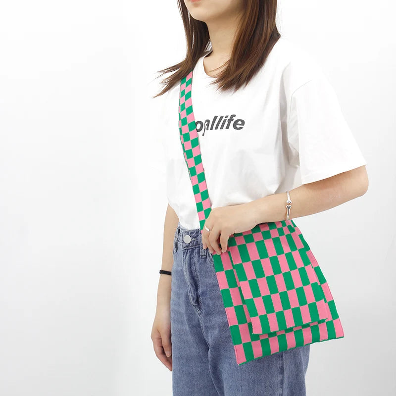 2023 New Women's Fashion Vintage Style Knitted Crossbody Bag Chessboard Grid Pattern Cute Daily Messenger Bag for Girls Students