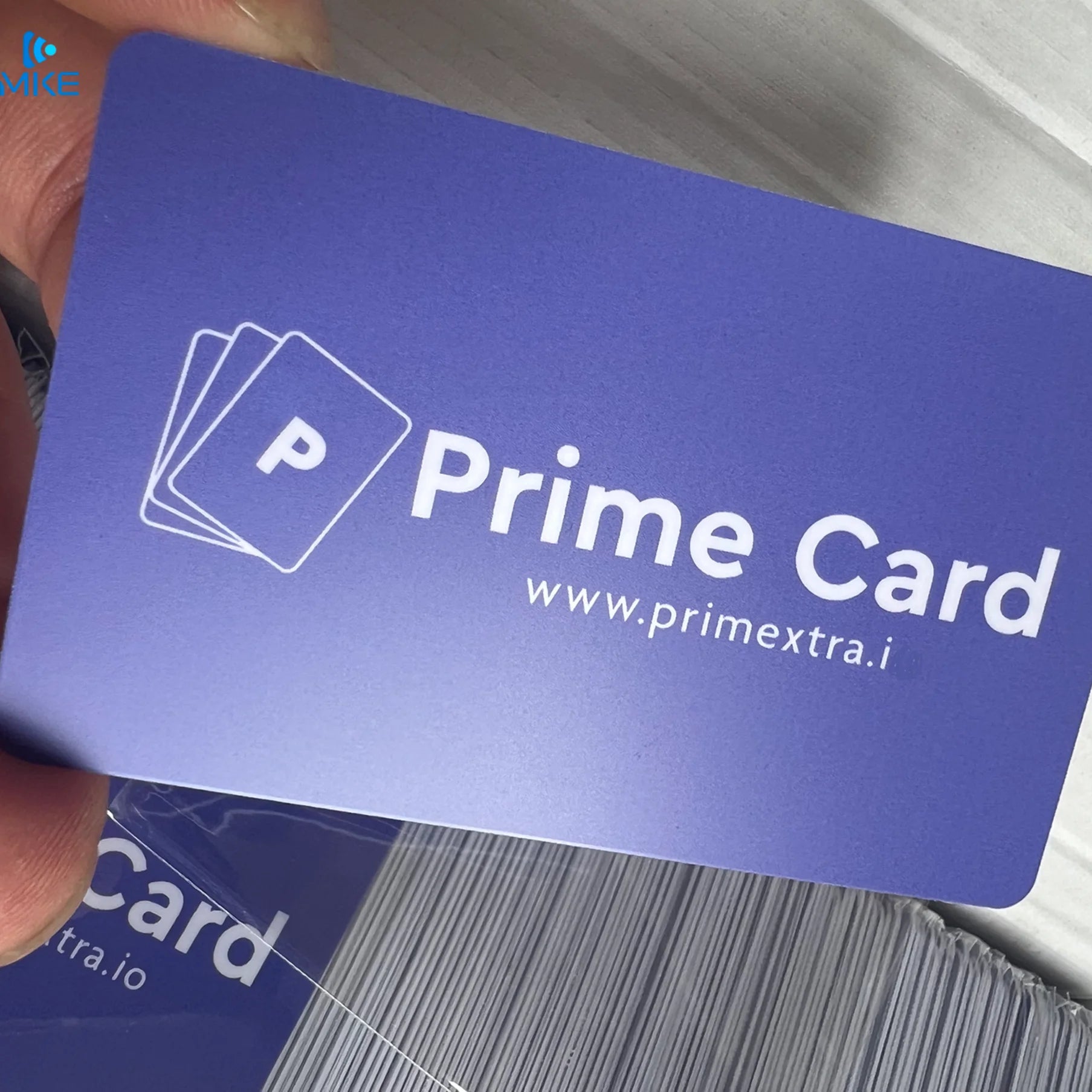 Colored Purple PVC High Strength Magnetic Luxury Business Card Film Laminated Digital Printing Waterproof NFC Mini Tag CR80