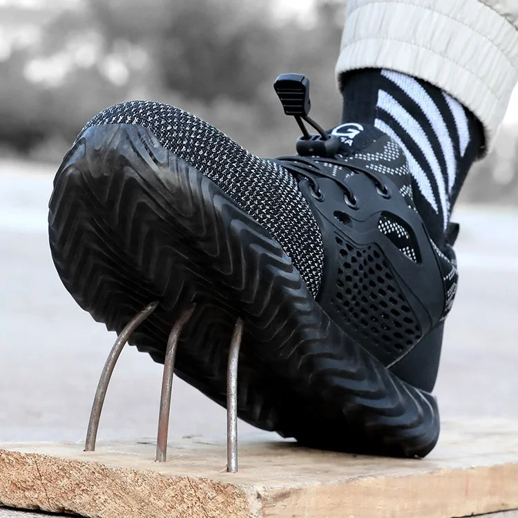 GUYISA Quick Delivery 2021 New Customizable Black Flying Mesh Breathable Anti Smash Anti Puncture Work Shoes