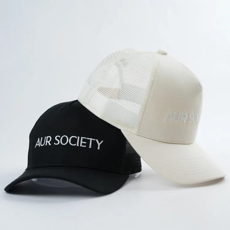 Black Cotton Trucker Hats With 5-Panels  Design Embroidery Logo Cap for Beach and Outdoor Scenes