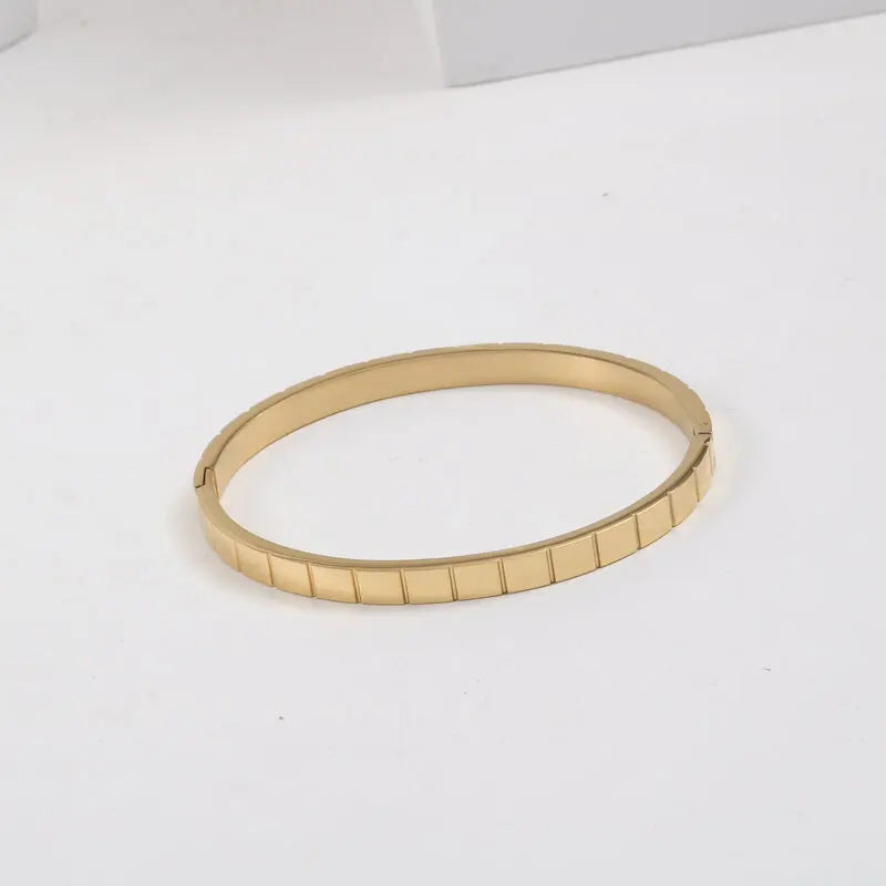 Fenny 18K PVD Gold Plated Simple Classic Plaid Bangle Bracelet Trend for Women Stainless Steel Jewelry Wholesale