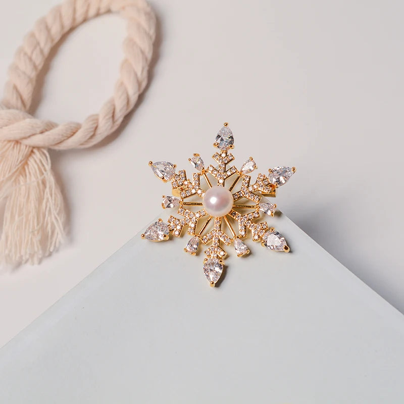 Factory Supply Women's Gold Plated Korean Brooches with Zircon Snowflake Pearl Brooch for Wedding Parties Sweater Accessories