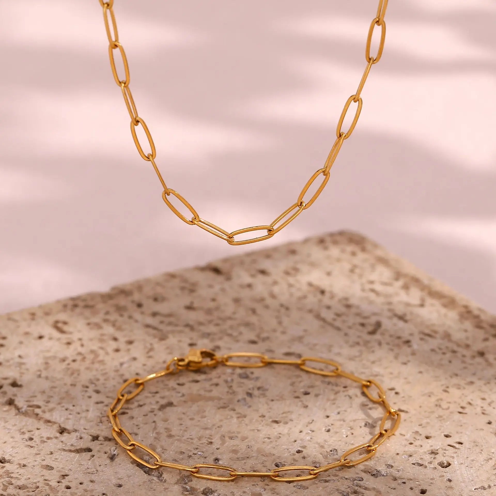 Fashion Jewelry Stainless Steel Jewelry Sets Never Fade Good Plating Waterproof Clip Necklace and Bracelet Chain Set for Women