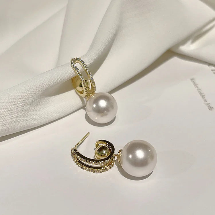Hot  2022 Light Luxury Earrings Temperament Pearl Earrings European and American Fashion Earrings for Women