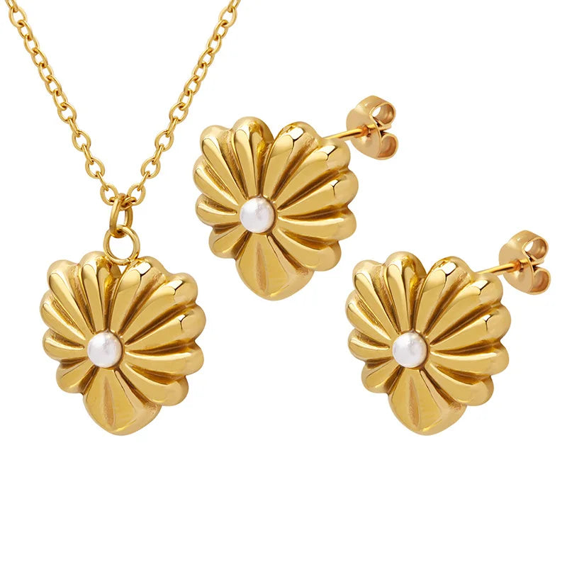 Simple Stainless Steel 18K Gold Plated Imitation Pearl Flower Pendant Necklace Titanium Steel Geometric Triangle Pearl Necklace