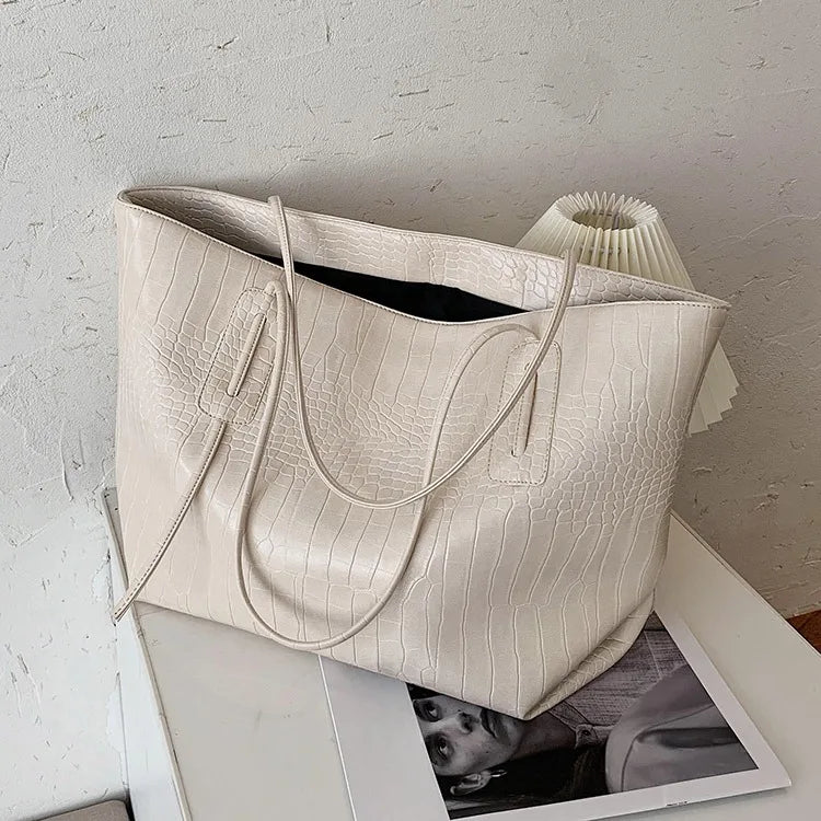 Versatile Vintage Fashionable Women 2024 Large Capacity Tote Bag