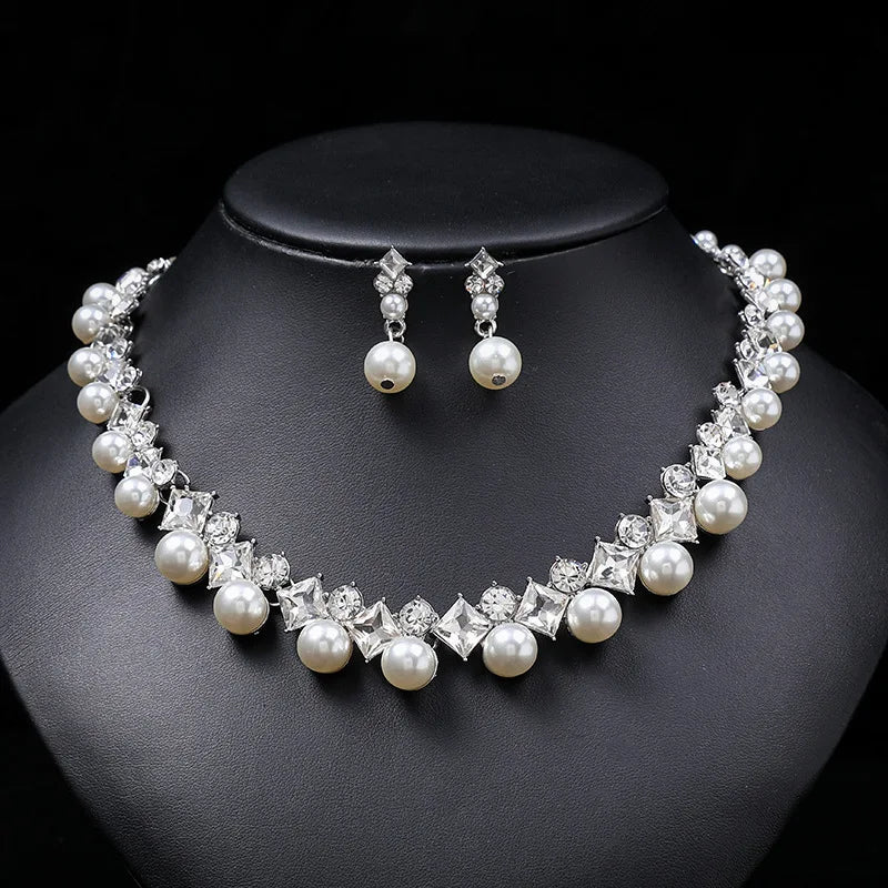 DUYIZHAO Factory Ready to Ship Popular Women Jewelry Crystal Pearl Necklace Earrings 2 Pieces Bridal Wedding Set for Gift Party