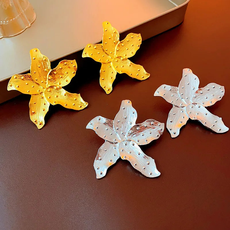 2023 New Arrival Fashion Jewelry Medieval Vintage Flower Earrings Simple Luxury Star Fish Metal Alloy Stud Earrings for Women