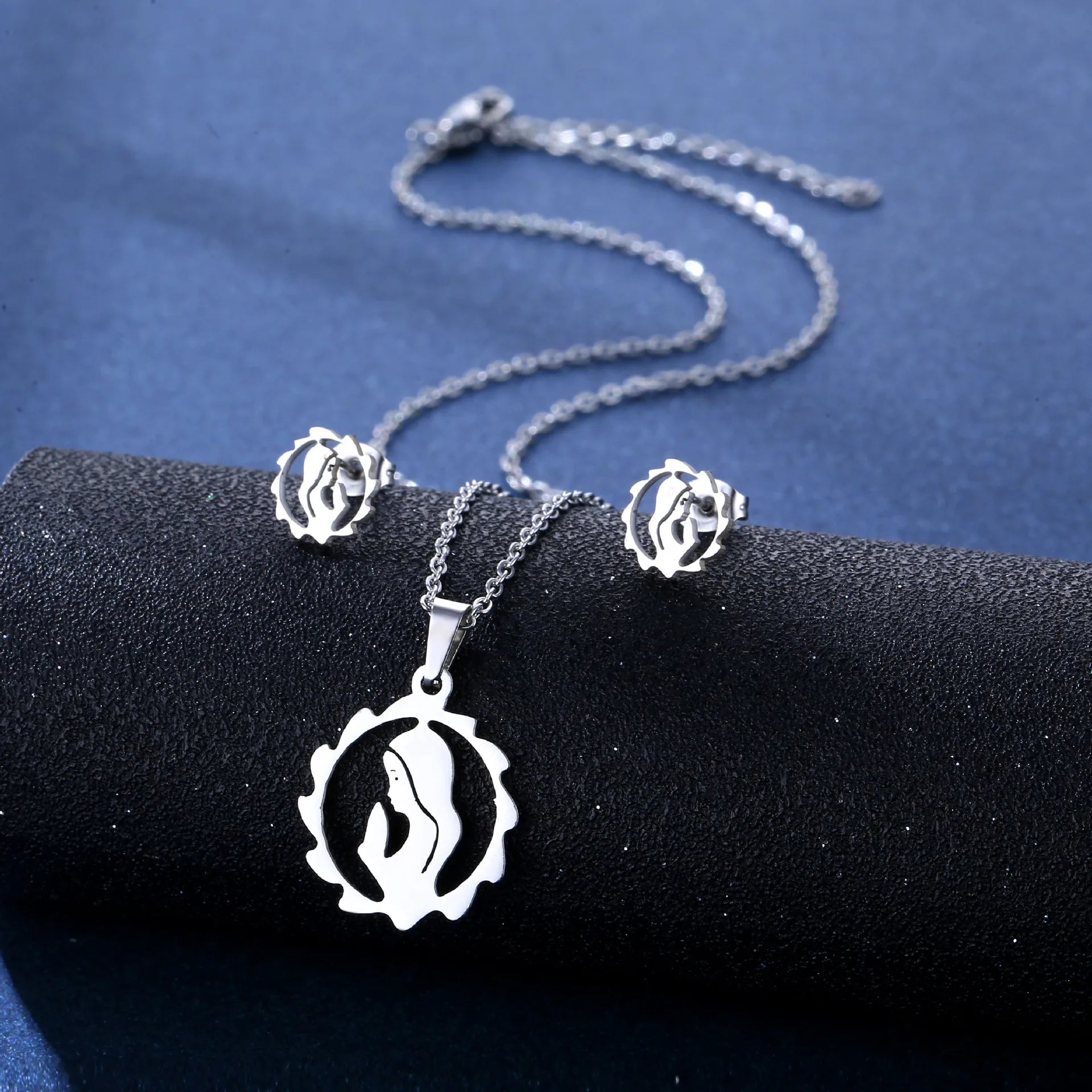 Cheap New Stainless Steel Mother's Day Necklace Earring Set Earrings Collarbone Chain Two-piece Set Accessories Wholesale
