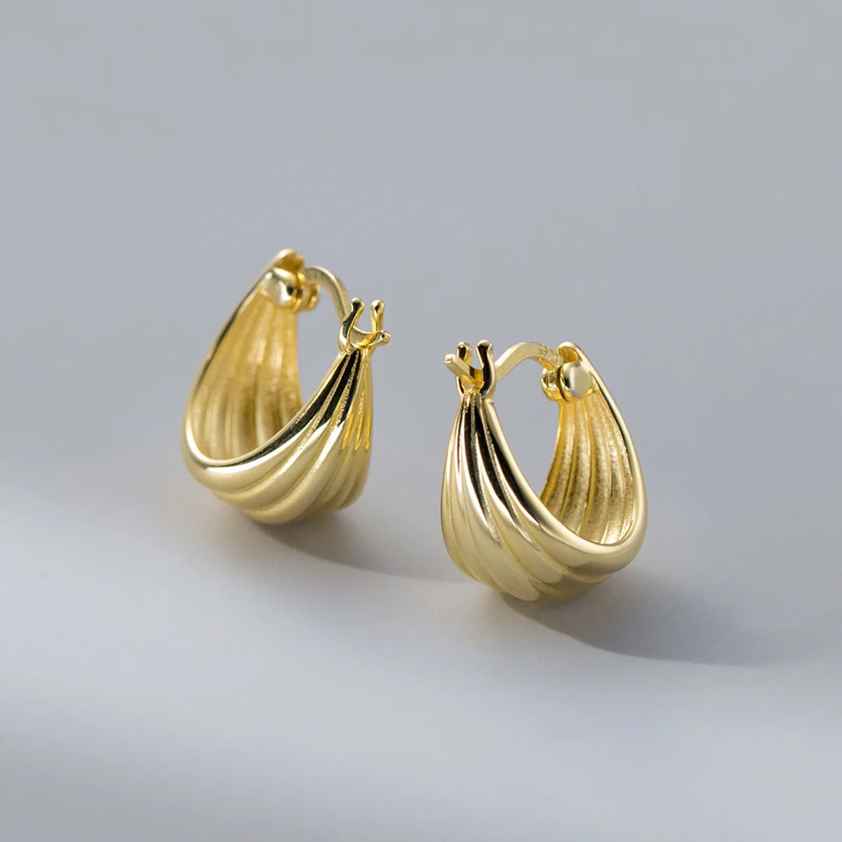 Fashion Jewelry 925 Silver Earrings 18K Gold Plated 925 Sterling Silver Simple Smooth Line Retro Shell Design Hoop Earrings