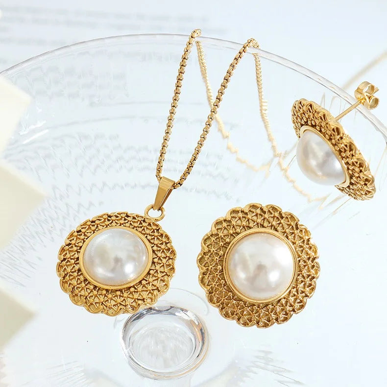 Fashion Jewelry French Retro Stainless Steel 18k Gold Plated Twisted Rope Chains Croissant Pearl Necklace for Women