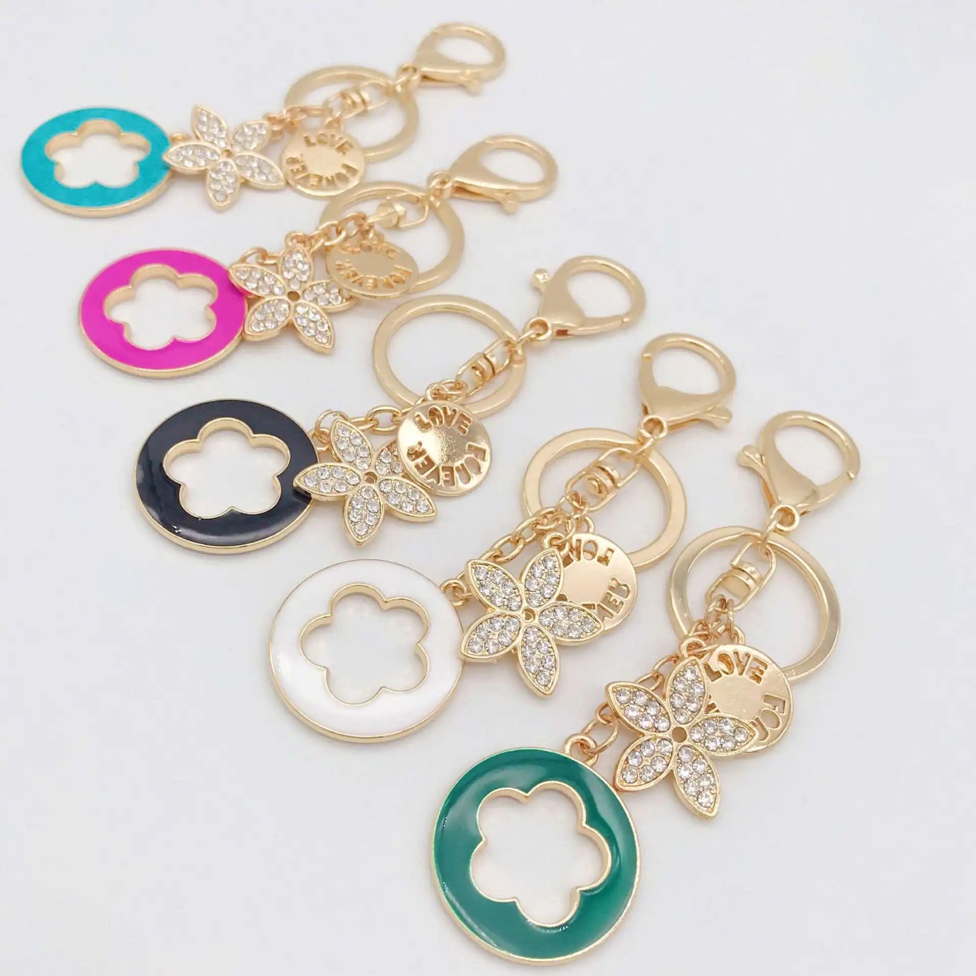 Crystal Rhinestones Good Luck Clover Keychain Bling Bag Charm Pendant Ladies Accessories Lucky Four Leaf Flower Metal Key Chains