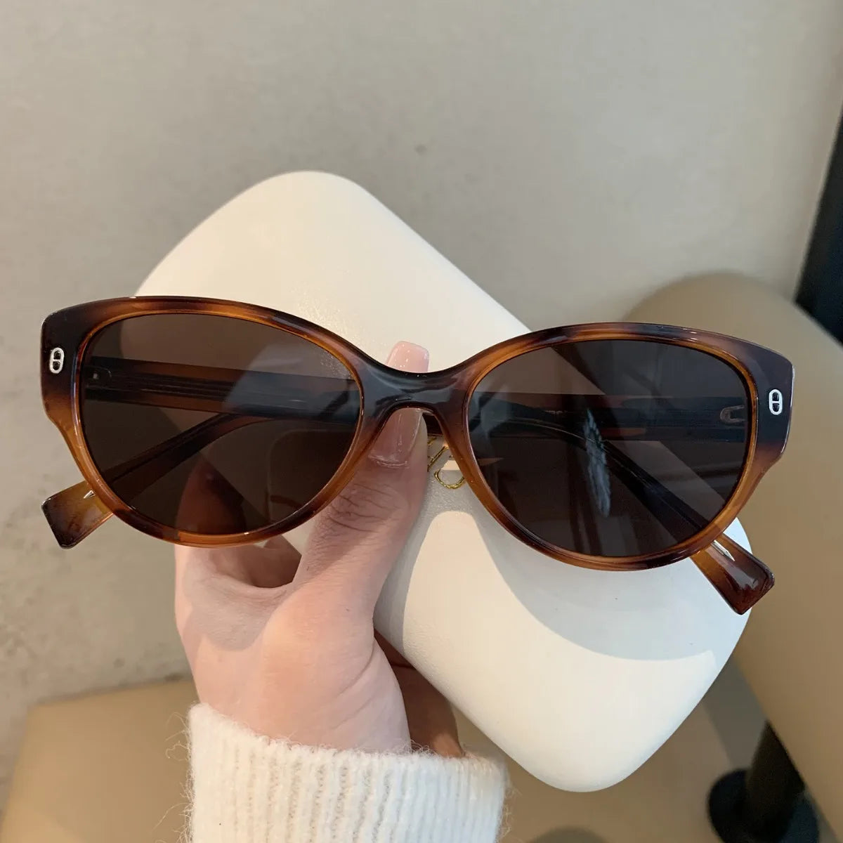 ShanHai High Quality European and American Sunglasses Fashionable Trend Unisex Retro cat Eye UV Resistant Sunglasses