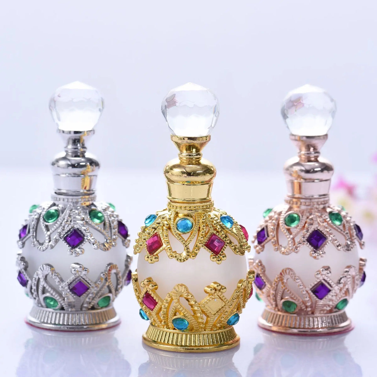Luxury 15ml Glass Essential Oil Bottle Vintage Arabic Perfume Dropper Unique Shape Engraved Screw Cap for Wigs Packaging Cartons