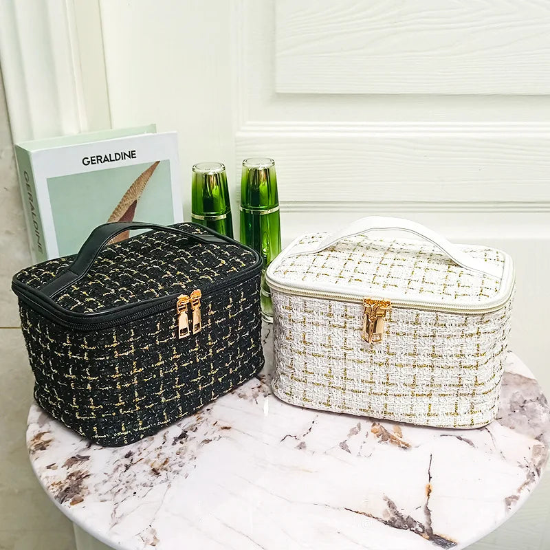 2023 Custom Durable Polyester Diamond Lattice Zipper Fashion Portable Big Capacity Travel Makeup Bags
