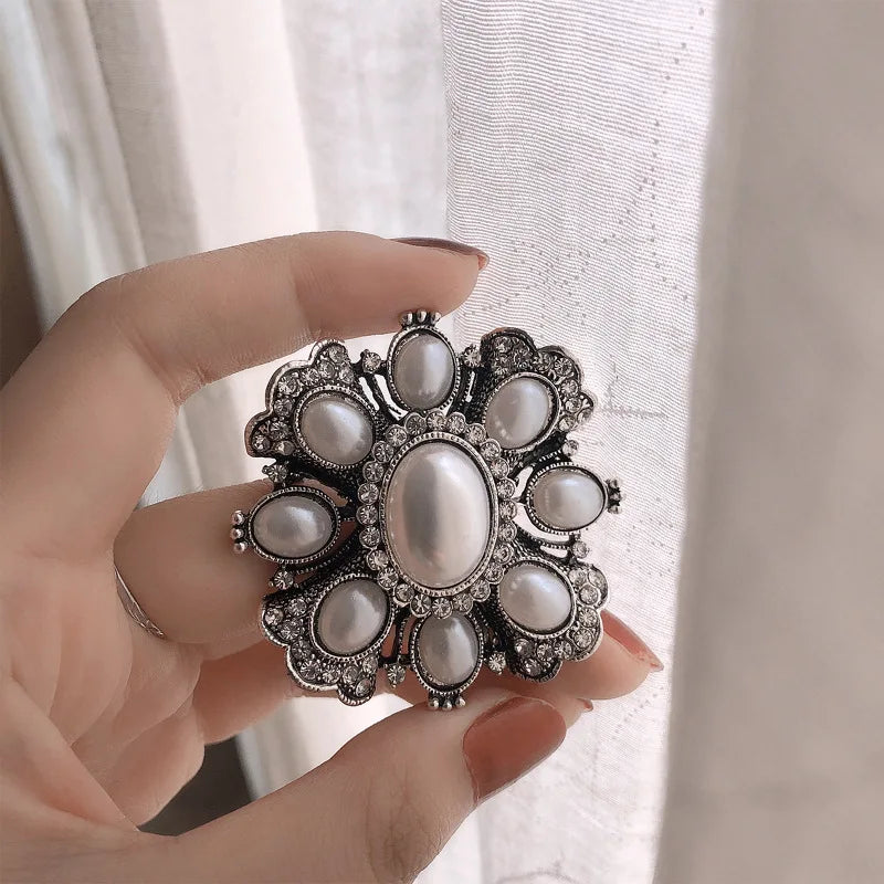 Jachon New Baroque Fashion Pearl Brooch Retro Palace Atmosphere Lady Coat Brooch Accessories  As Gifts