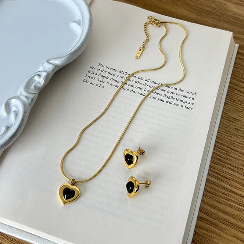 Black Sugar Sandwich Retro Black Heart-shaped Stainless Steel Necklace