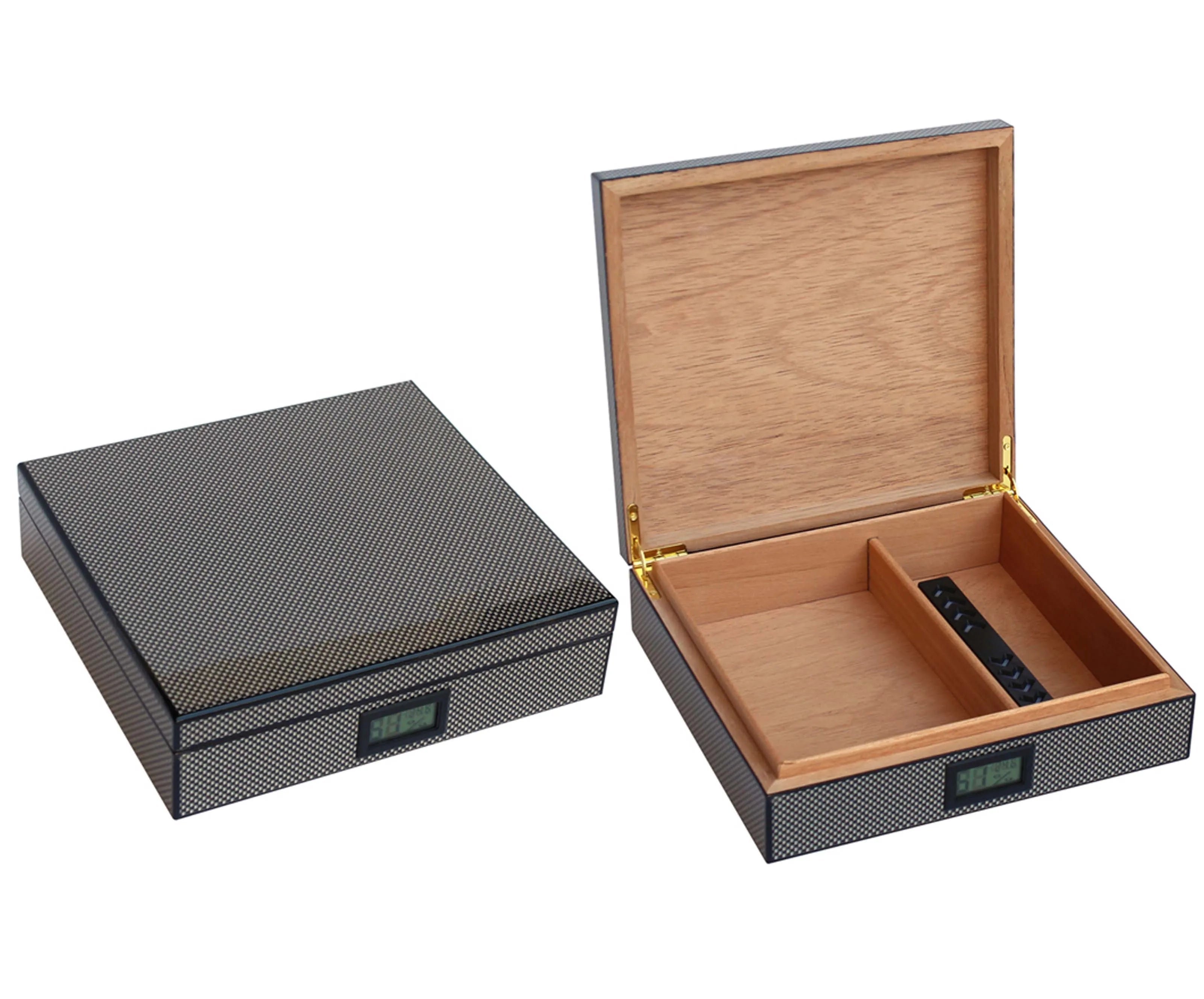 Wholesale Custom  Wooden Box with Hygrometer Humidifier Solution Desktop Glass Cigar Humidor