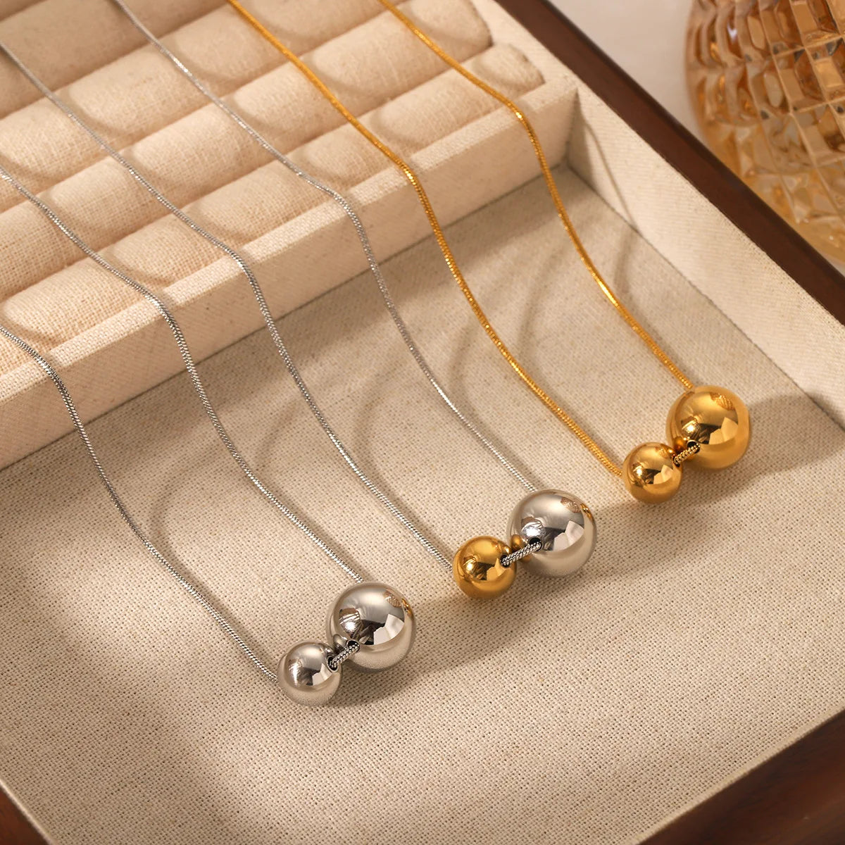 Fashion Stainless Steel Snake Bones Chain Spherical Gold and Silver Color Matching Steel Ball Pendant Necklace Design Necklace