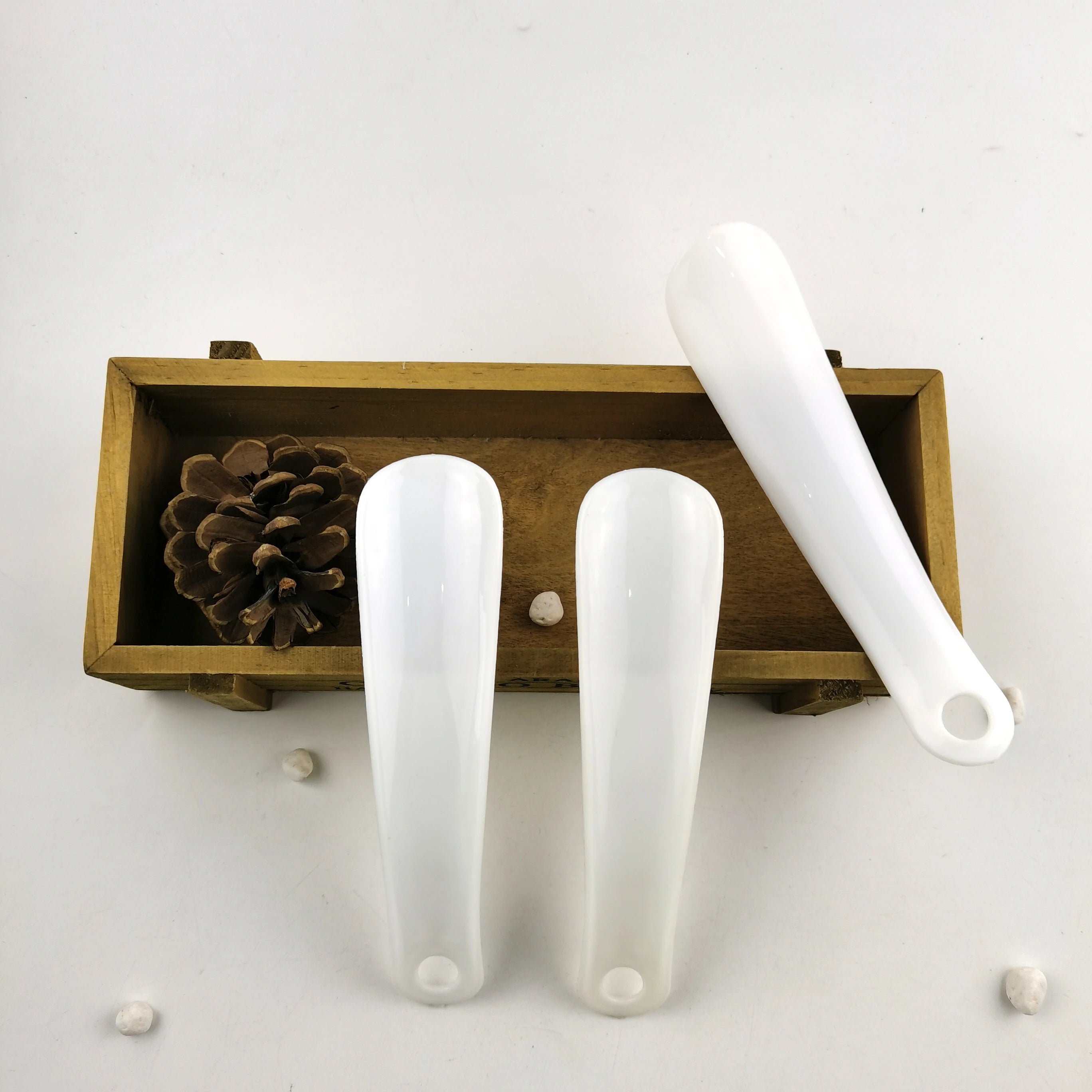 Disposable Plastic Short Shoehorn OEM for Hotel with Customized Size & Shape High Quality Custom Logo