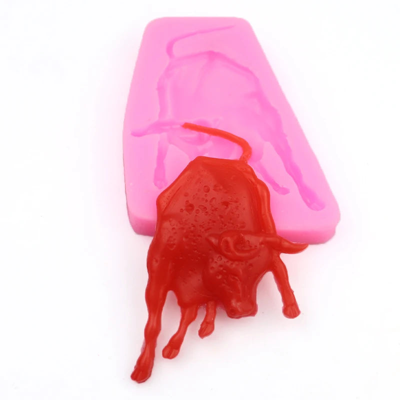 XGY-374 New Design Bull Cow Homemade DIY Silicone Resin Mold Cake Decoration Mold Cake Decoration Mold Custom Silicone Bakemold