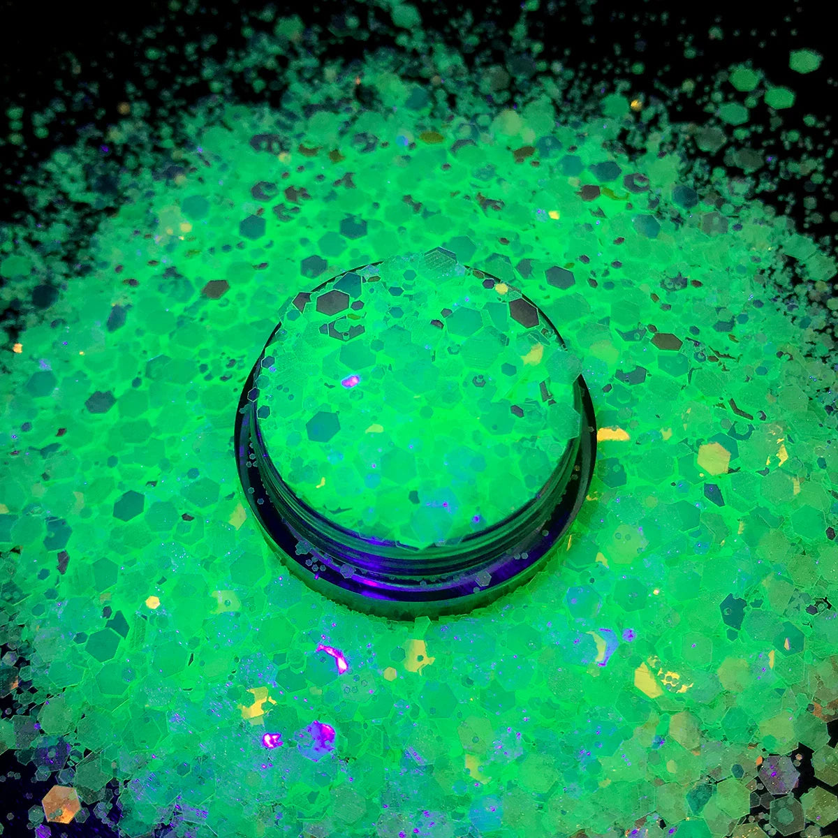 Christmas Decoration Glow Chunky Glitter PET Craft with Over 10000 Colors and Various Shapes