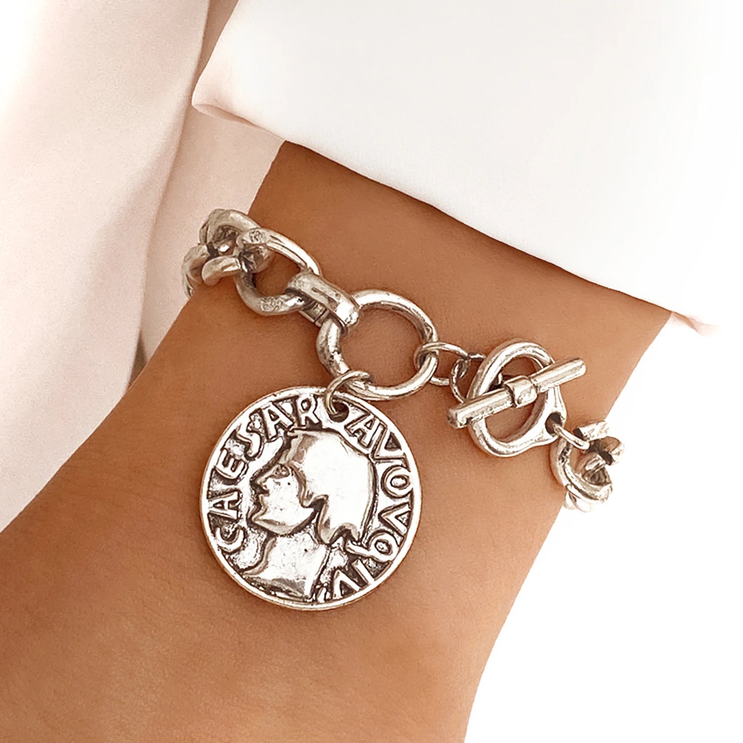 New Fashion Punk Round Medallion Pendant OT Clasp Silver Metallic Texture Bracelet Bangle Set for Women Fashion Jewelry