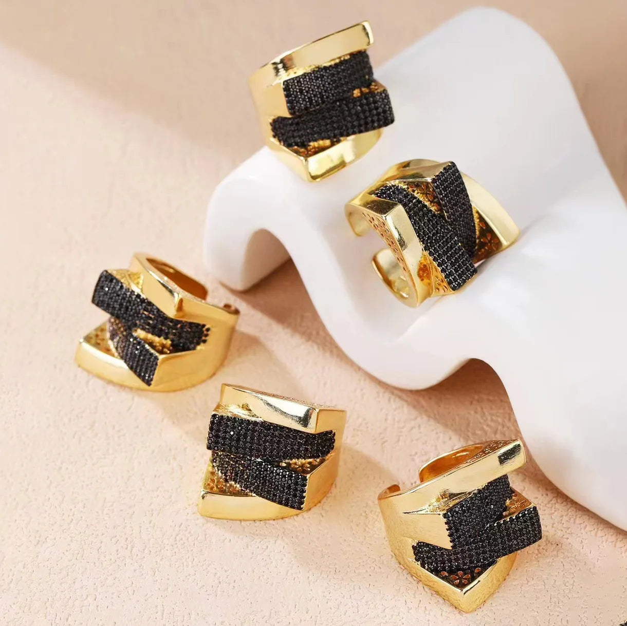 Jiexing Hot Selling Light Luxury Exaggerated Big Opening Ring No Sex Style Adjustable Fashion Finger Rings