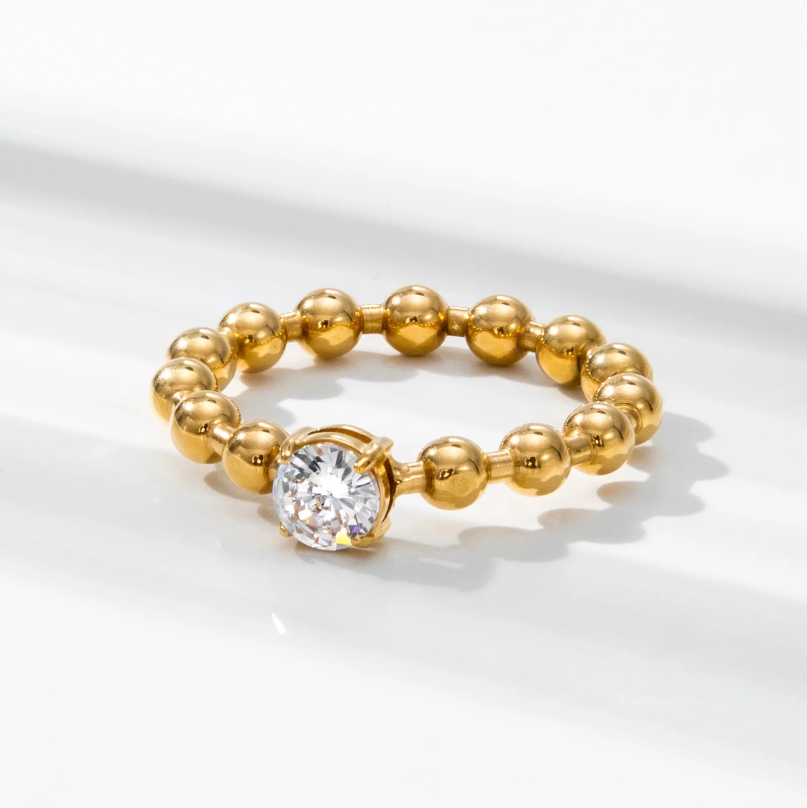 YF4091 High End Simple 18K Gold Plated Stainless Steel Non Tarnish Bead Ring Waterproof Round Ball Claw Zircon Rings for Women