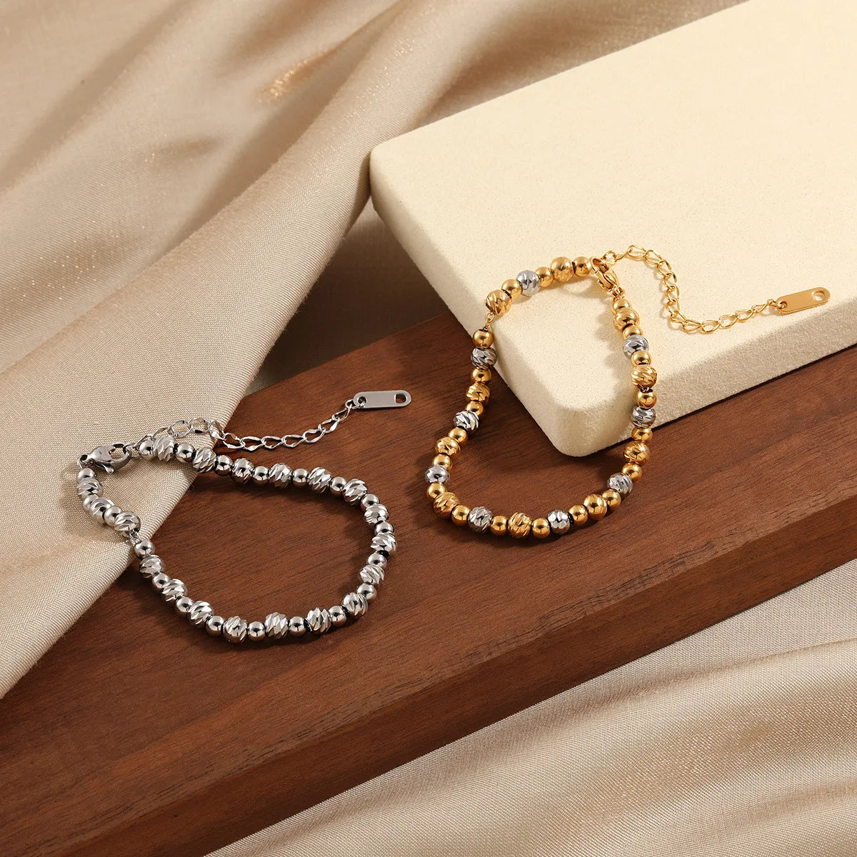 New Fashion Gold-Plated Stainless Steel Beaded Bracelet Personalized Simple Twill Flower Design Chains Bracelet for Women