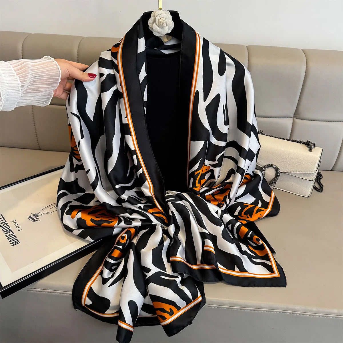 Best Sale New Lightweight 180*85CM Silk Feeling Scarf Hijab Fashion Leopard Flower Pattern Polyester Silk Scarves Beach Shawls