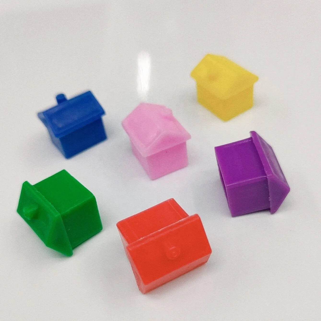 Deskjoy 15*14mm Plastic Red Hotels and Green Houses Tokens Pawns for  Board Game by Manufacturer