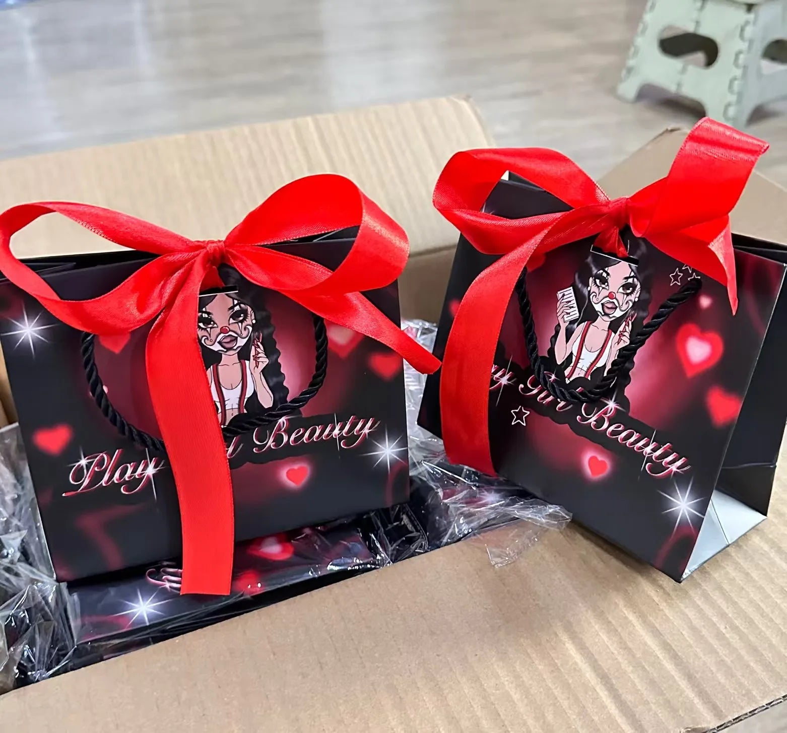 Customize Bespoke Printed Paper Bag  Cardboard Packing Paper Bag for Makeup Products