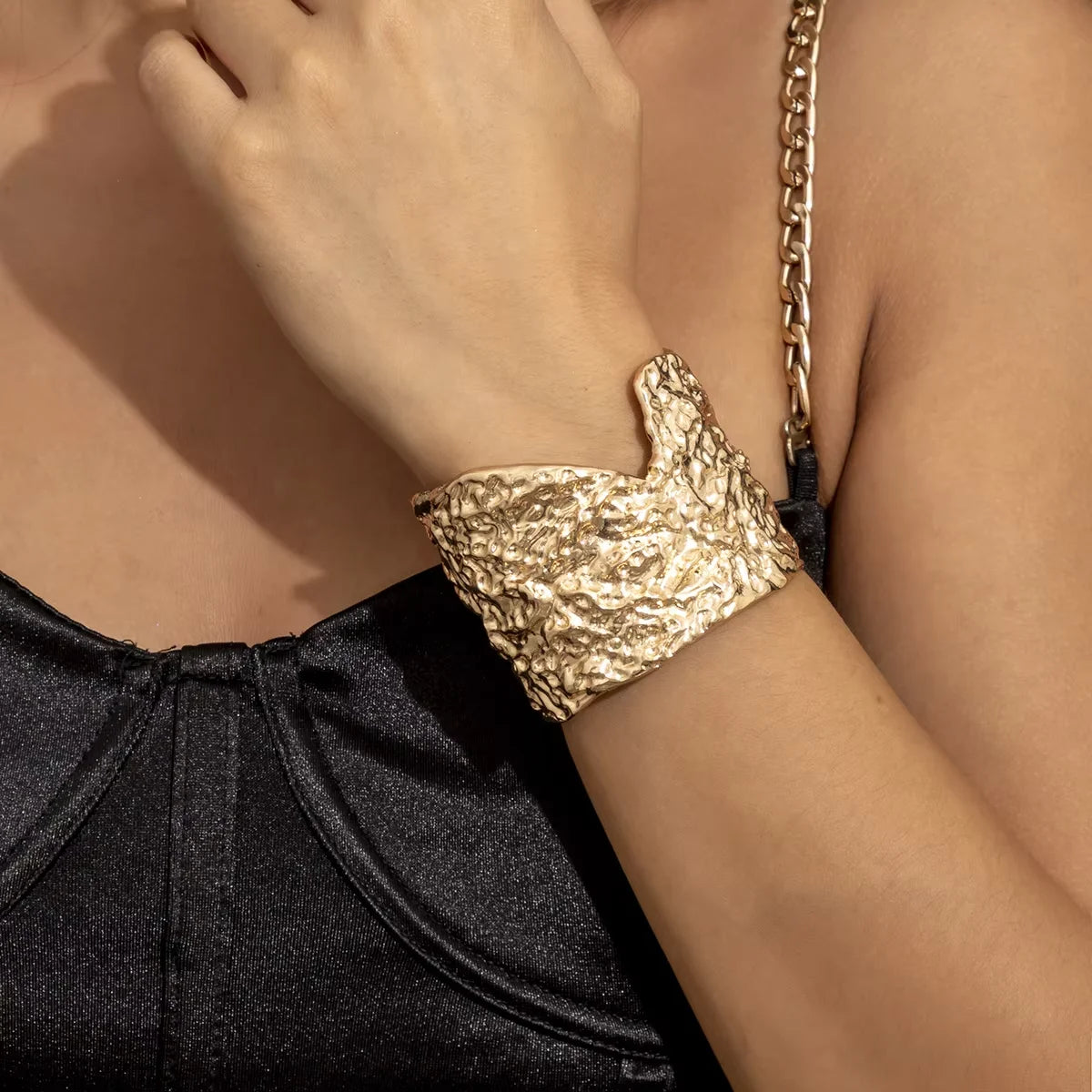 Exaggerated Large Wide Metal Bangles Bracelets for Women Irregular Thick Bracelet Accessories on the Hand Fashion Jewelry Female