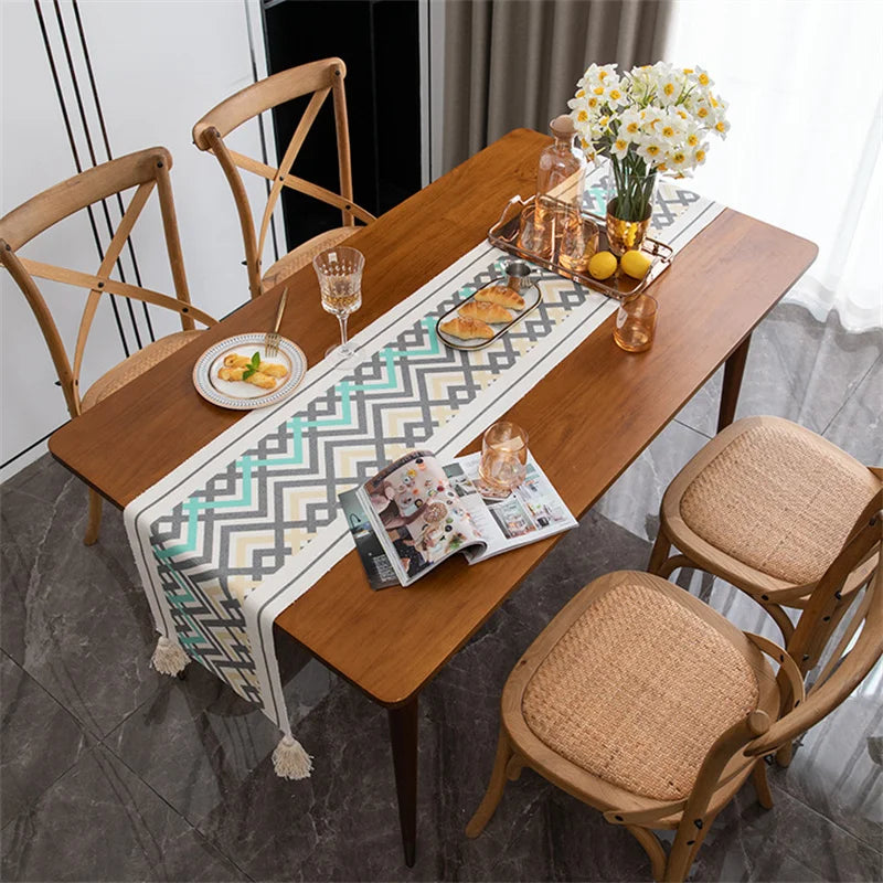 2022 Wholesale Boho Wedding Luxury Decoration Printed Cotton Woven Handmade Farmhouse Nordic Home Dining Table Runner Tassels